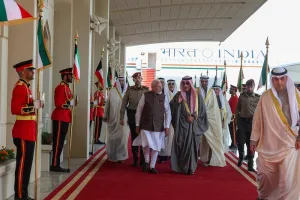 PM Modi Kuwait Visit : दो दिवसीय यात्रा पर कुवैत पहुंचे पीएम मोदी, 43 वर्ष बाद किसी भारतीय प्रधानमंत्री का पहला दौरा