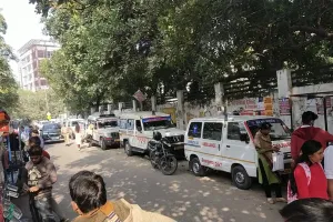 उफ! ये अतिक्रमण तो मरीजों को अस्पताल तक नहीं पहुंचने देता, लोहिया संस्थान का गेट नंबर-8 अतिक्रमण की चपेट में