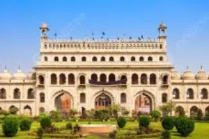 Lucknow: वाहन खड़ा करने के लिए की दबंगई तो निरस्त होगा परमिट, बड़े इमामबाड़ा से छोटा इमामबाड़ा तक नहीं चलेंगे भारी वाहन