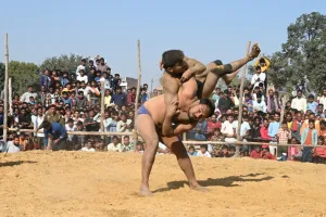 बाराबंकी: बलवान पहलवान ने बग्गा को चित कर जीती 21 हजारी कुश्ती