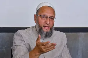 दिल्ली चुनाव: ओवैसी ने पीएम मोदी और केजरीवाल को बताया एक ही सिक्के के दो पहलू, कहा- दोनों आरएसएस की विचारधारा से निकले हैं...