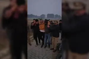  उन्नाव में पुलिस ने मुठभेड़ में पकड़ा 25 हजार का इनामी लुटेरा: पैर में लगी गोली, अंधेरे का फायदा उठाकर साथी फरार