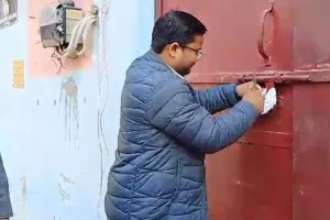 तेलंगाना राज्य से मिली शिकायत: उन्नाव में एसडीएम समेत अन्य अधिकारियों ने मारा छापा, मुनक्का फैक्ट्री की सीज