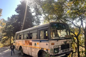 चलती रोडवेज बस का स्टेयरिंग लॉक, बाल-बाल बचे यात्री 