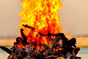 Bareilly: गांव में नहीं हुई किसी की मौत, फिर भी जलती दिखी चिता, श्मशान भूमि में नजर पड़ते ही मचा हड़कंप