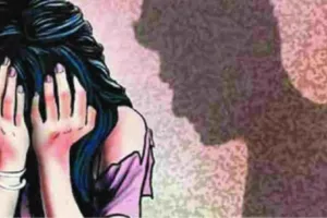 सुलतानपुर : महिला बीएलओ को युवक ने कमरे में घसीटा, एसआईआर फॉर्म लेने पहुंची थी, केस दर्ज 