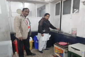 पीलीभीत: अब नहीं होना पड़ेगा परेशान...मेडिकल कॉलेज के वार्डो में रखवाए गए चूहेदान