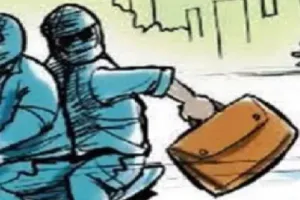 पेट्रोल पंप के मैनेजर को चाकू मारकर 78 हजार लूटे: कानपुर के पनकी में चौकी से मात्र दो सौ मीटर की दूरी पर हुई घटना