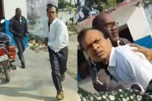Video viral : विद्यालय में शिक्षक ने अभिभावक पर किया चाकू से  हमला