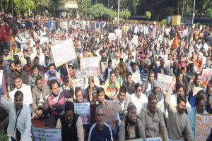 मुरादाबाद : हिंदुओं ने बांग्लादेश के खिलाफ बुलंद की आवाज, गूंजे जय श्रीराम के नारे