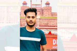 रामपुर: अज्ञात वाहन की चपेट में आए बाइक सवार दोस्त, एक की मौत तो दूसरा घायल