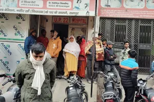 रामपुर : इलाज में लापरवाही का आरोप लगाते हुए अस्पताल में हंगामा