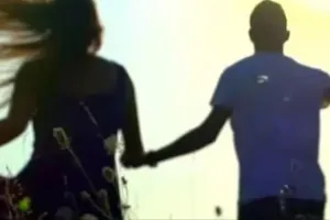 रामपुर : राज मिस्त्री बनाता रह गया मकान, पत्नी पड़ोसी के साथ फरार