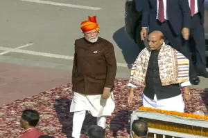 Republic Day:  प्रधानमंत्री मोदी ने 76वें गणतंत्र दिवस पर पहना लाल-पीले रंग का साफा 