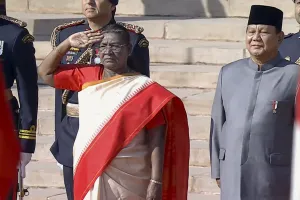 Republic Day 2025: राष्ट्रपति ने फहराया ध्वज, राष्ट्रगान और 21 तोपों की दी गई सलामी, कर्तव्य पथ पर विश्व देख रहा भारत की ताकत