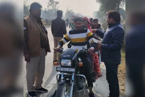 कासगंज: नहीं माने ट्रैफिक रूल्स तो 62 लोगों पर गिरी चालान की गाज