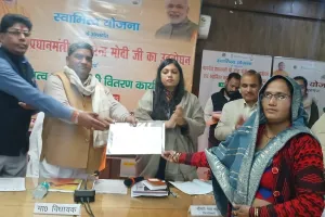 कासगंज : जनपद में किया गया 20 हजार घरौनियों का वितरण