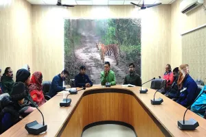 पीलीभीत: वन्यजीव संघर्ष से प्रभावित परिवारों की मदद को पीटीआर ने बढ़ाए हाथ, अब तक 52 लोग बाघ हमलों में गंवा चुके जान