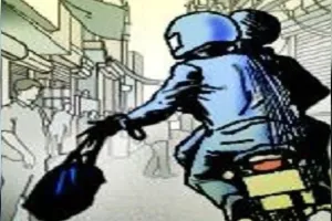 लखीमपुर खीरी : बालूडीह गांव में दिनदहाड़े चोरी, 1.40 लाख रुपये लेकर फरार हुआ उचक्का