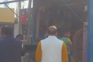 लखीमपुर खीरी: खोखे में चल रहा था मेडिकल स्टोर...घर से मिला दवाओं का जखीरा 