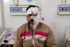 मुरादाबाद : रेलवे लाइन पार करते समय हादसा, युवक गंभीर रूप से घायल