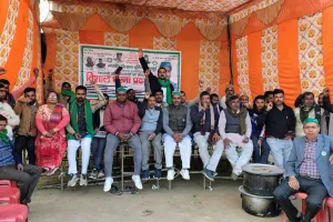 शाहजहांपुर: खिरनीबाग में दूसरे दिन भी डटे रहे आक्रोशित किसानों ने दे डाली ये चेतावनी