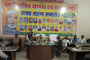 कासगंज: दो घंटे तक चला मंथन...आखिरकार ट्रेड लाइसेसिंग शुल्क के प्रस्ताव पर बनी सहमति