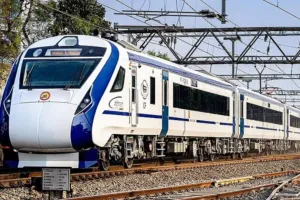 शाहजहांपुर जंक्शन पर भी वंदे भारत रुकवा दीजिए रेल मंत्री जी...