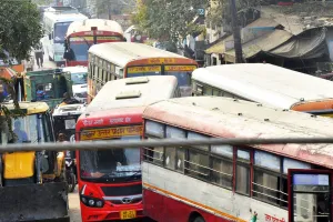 बरेली: महाकुंभ की भीड़ ने बढ़ाया जाम, 20 रोडवेज बसें बीच रास्ते में अटकीं