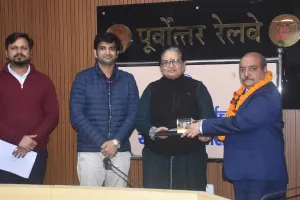 बरेली: पीआरओ राजेंद्र सिंह समेत इज्जतनगर रेल मंडल के रिटायर हुए 13 कर्मचारियों को दी विदाई