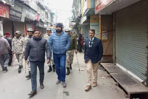 Bareilly: सामान समेट कर भागे दुकानदार, टीम ने बाजार में हटाया अतिक्रमण...लगाया जुर्माना