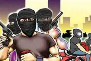 Bareilly: चार बदमाशों ने तमंचा तानकर पति-पत्नी को लूटा, ग्रामीणों ने दौड़कर एक को दबोचा