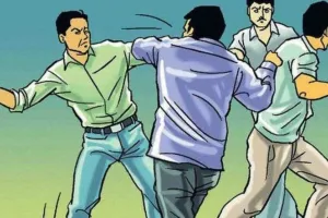 बदायूं: सर्कस देखने के दौरान बवाल, आप में भिड़ गए दो समुदाय के लोग...जमकर मारपीट