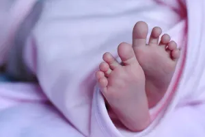 गधेरे के पास पॉलीथिन में लिपटी मिली नवजात 