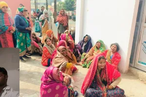 एक माह पहले पिता की मौत...अब मां-बेटे ने भी सड़क हादसे में तोड़ा दम: कानपुर में तीन बहनों के नहीं थम रहे आंसू, बोली- हे! भगवान क्या किया