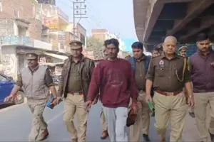 कानपुर में गांजा तस्कर व बमबाज अंकित तुत्तल गिरफ्तार: पुलिस ने लाल बंगला इलाके में घुमाया, जनता में खुशी का माहाैल...
