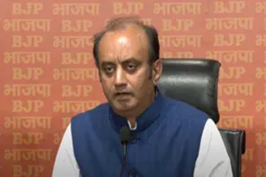 दिल्ली चुनाव: सत्ता के लिए आम आदमी पार्टी विदेशों से मंगा रही मतदाता, BJP का आरोप, जानें पूरा मामला