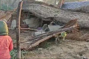 बहराइच के कतर्नियाघाट में जंगली हाथियों का आतंक, तीन घरों को किया तहस नहस, जान बचाकर भागे लोग