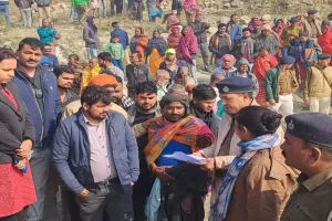 बिहार में बड़ा हादसा: गंगा में नौका पलटने से तीन लोगों की मौत, चार लापता 