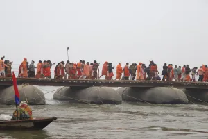 महाकुम्भ 2025: श्रद्धालुओं के अमृत स्नान की लाइफ लाइन बने पीपे के पुल 
