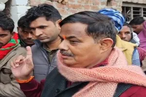 Sitapur News: कोल्हू में दबकर किशोर की मौत, शव छोड़ फरार हो गए जिम्मेदार, विधायक ने किया हंगामा