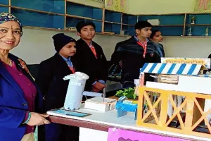 अयोध्या: विज्ञान प्रदर्शनी में झलकी सरयू के मेधावियों की मेधा, बैलून पावर कार के लिए सार्थक को मिला प्रथम पुरस्कार  