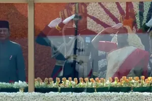  Republic Day: कर्तव्य पथ पर द्रौपदी मुर्मू ने फहराया तिरंगा, इंडोनेशिया के राष्ट्रपति बने गवाह, पीएम मोदी भी मौजूद, शुरू हुई परेड