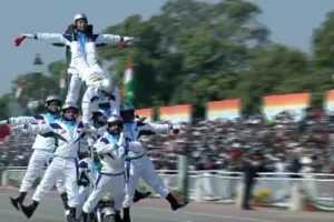 गणतंत्र दिवस परेड: कर्तव्य पथ पर पहली बार दिखी तीनों सेनाओं के बीच बेहतर तालमेल को दर्शाती झांकी, देखें वीडियो
