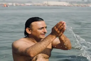 अखिलेश यादव जी, देर आए दुरुस्त आए... सपा प्रमुख ने संगम लगाई डुबकी तो डिप्टी सीएम केशव मौर्य ने ली चुटकी