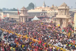 अयोध्या में उमड़ी रामभक्तों की भारी भीड़, पुलिस ने बढ़ाई मंदिर की सुरक्षा, जानें क्या कहा...