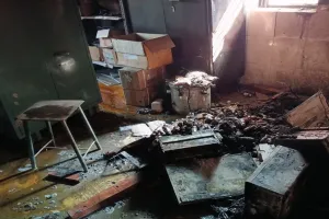 Gonda News: सरकारी अस्पताल के दवा भंडार में शॉर्ट सर्किट से लगी आग, लाखों की दवाएं व उपकरण जलकर राख