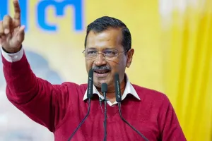 यमुना जहर विवाद: निर्वाचन आयोग पहुंचे केजरीवाल, ‘संदेशवाहक को निशाना बनाने’ का लगाया आरोप 