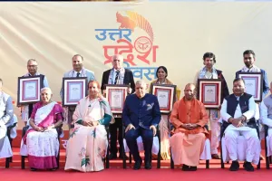 उपराष्ट्रपति धनखड़ ने UP दिवस समारोह का किया उद्घाटन, छह लोगों को मिला ‘उत्तर प्रदेश गौरव सम्मान’ 