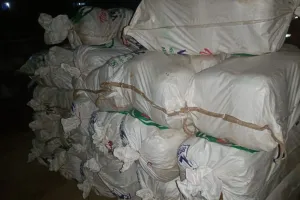 भूसे के बीच में गांजे की बोरी छिपाकर करते तस्करी: फतेहपुर में दो तस्कर गिरफ्तार, 54 लाख का माल बरामद